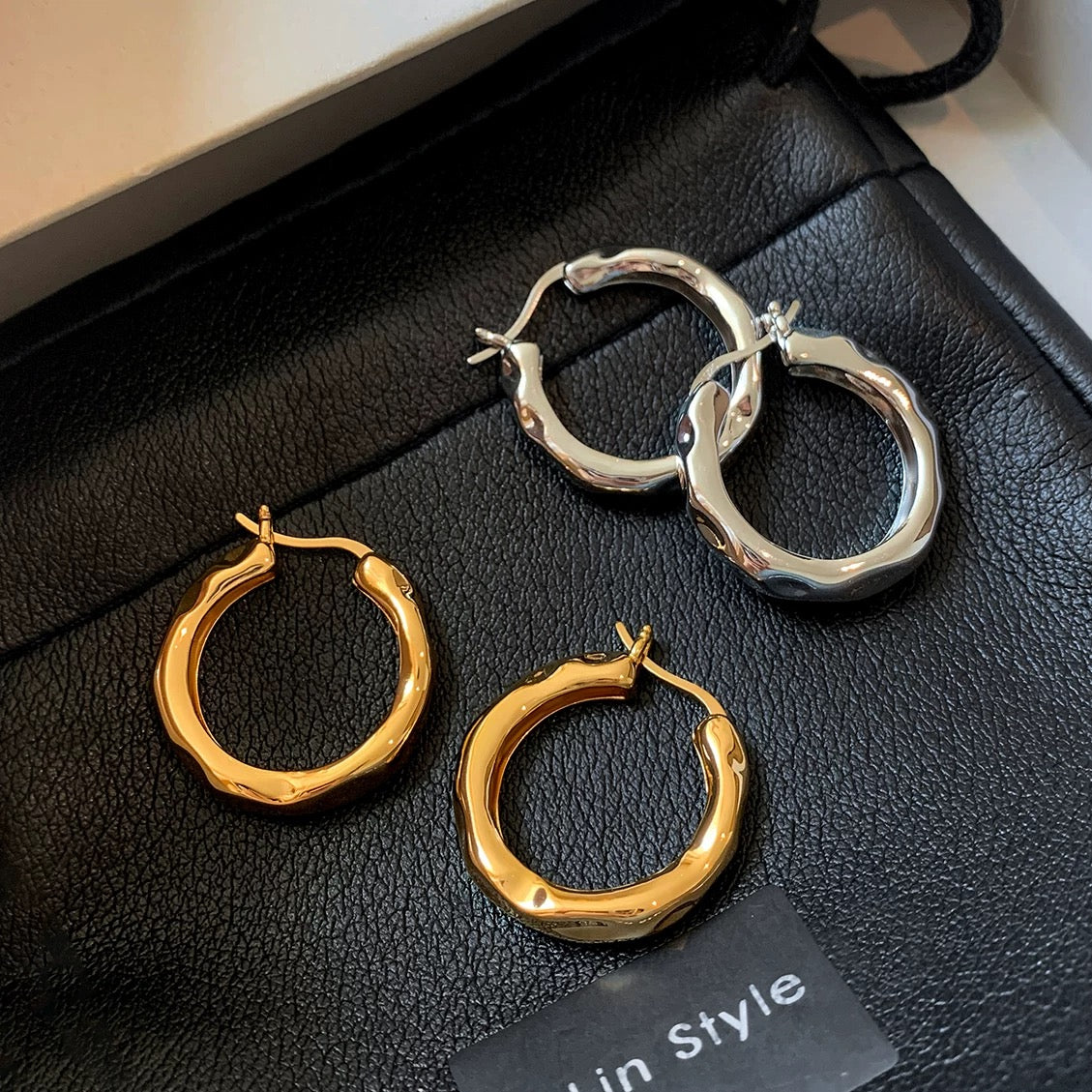 M1149 earrings