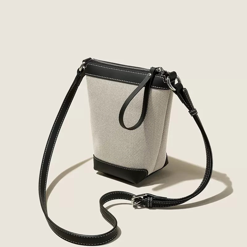 4065Classic crossbody bag