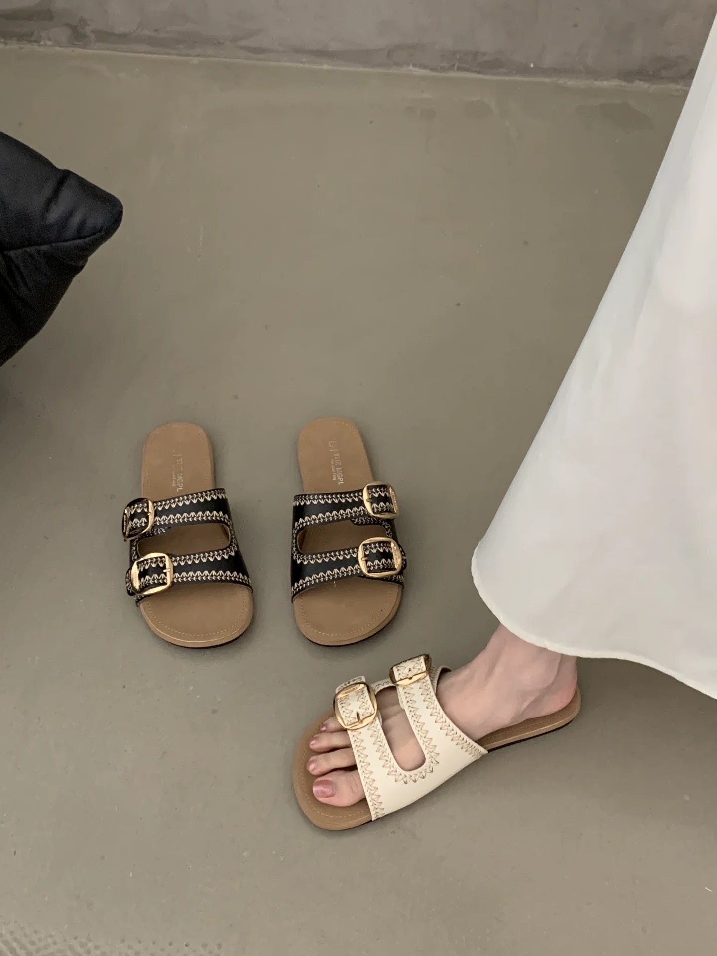 4521 genuine leather slides