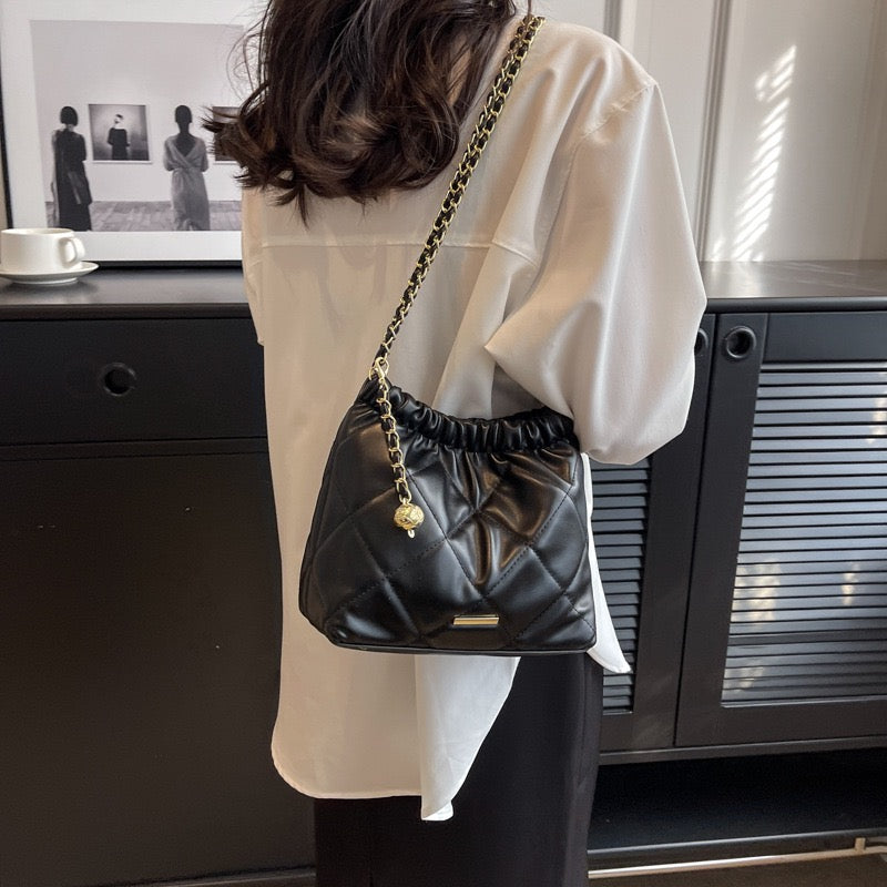 4274 Chain Shoulder Bag