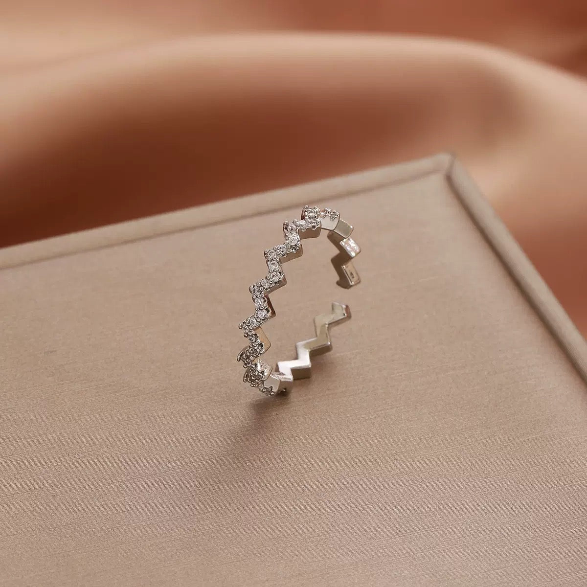 4187Classic ring