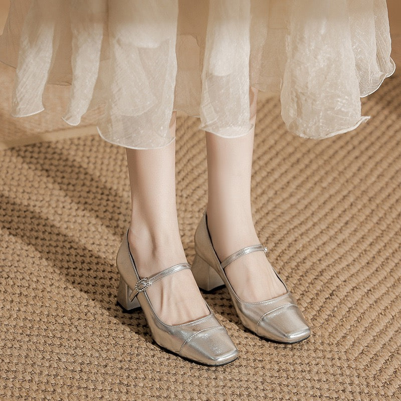 4042 Square-toed Mary Jane pumps