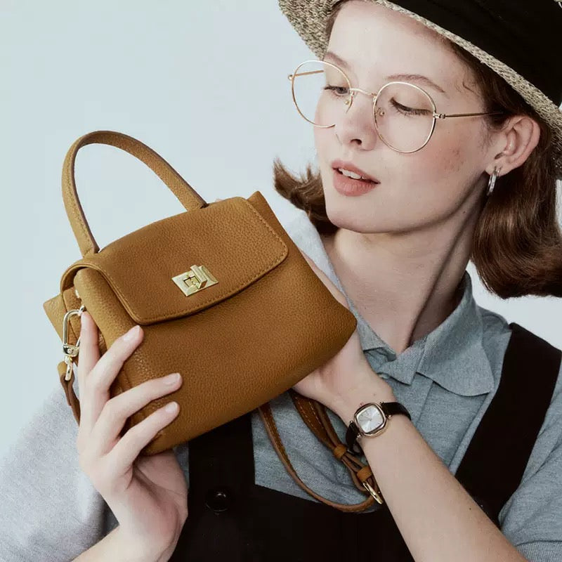 4917Classic women's crossbody bag