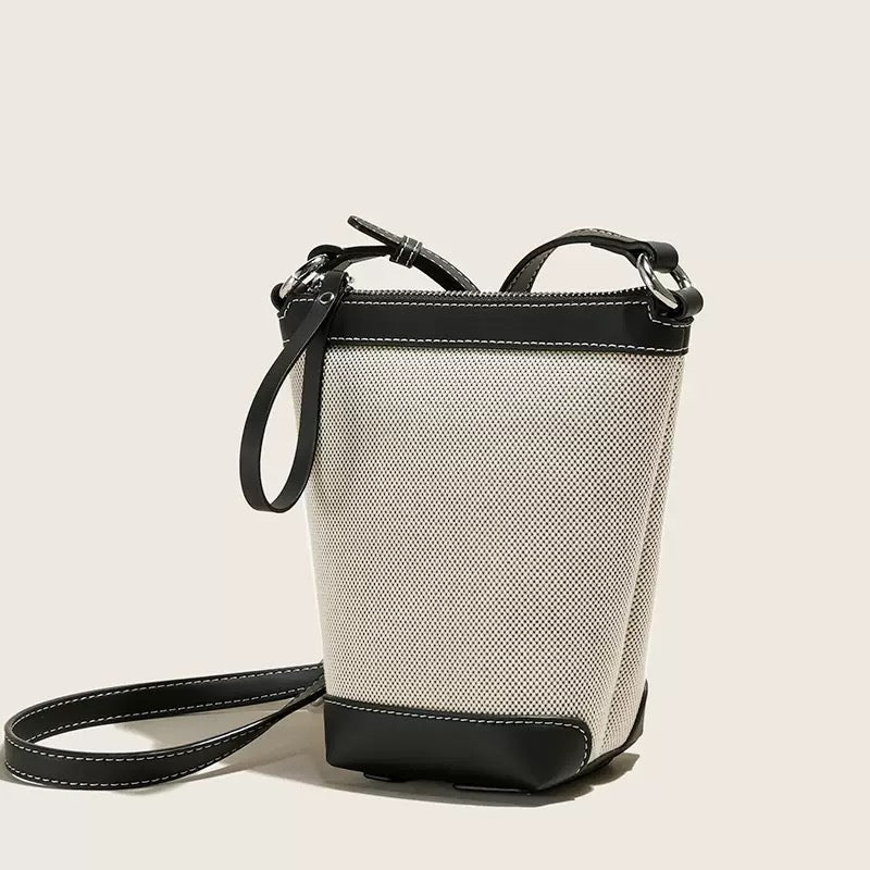 4065Classic crossbody bag