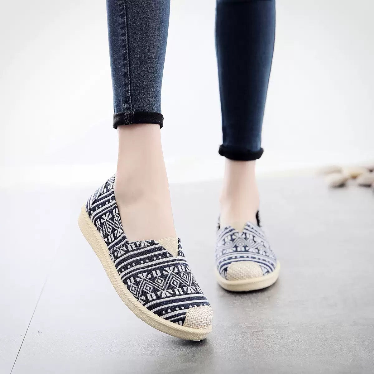 4582New canvas shoes