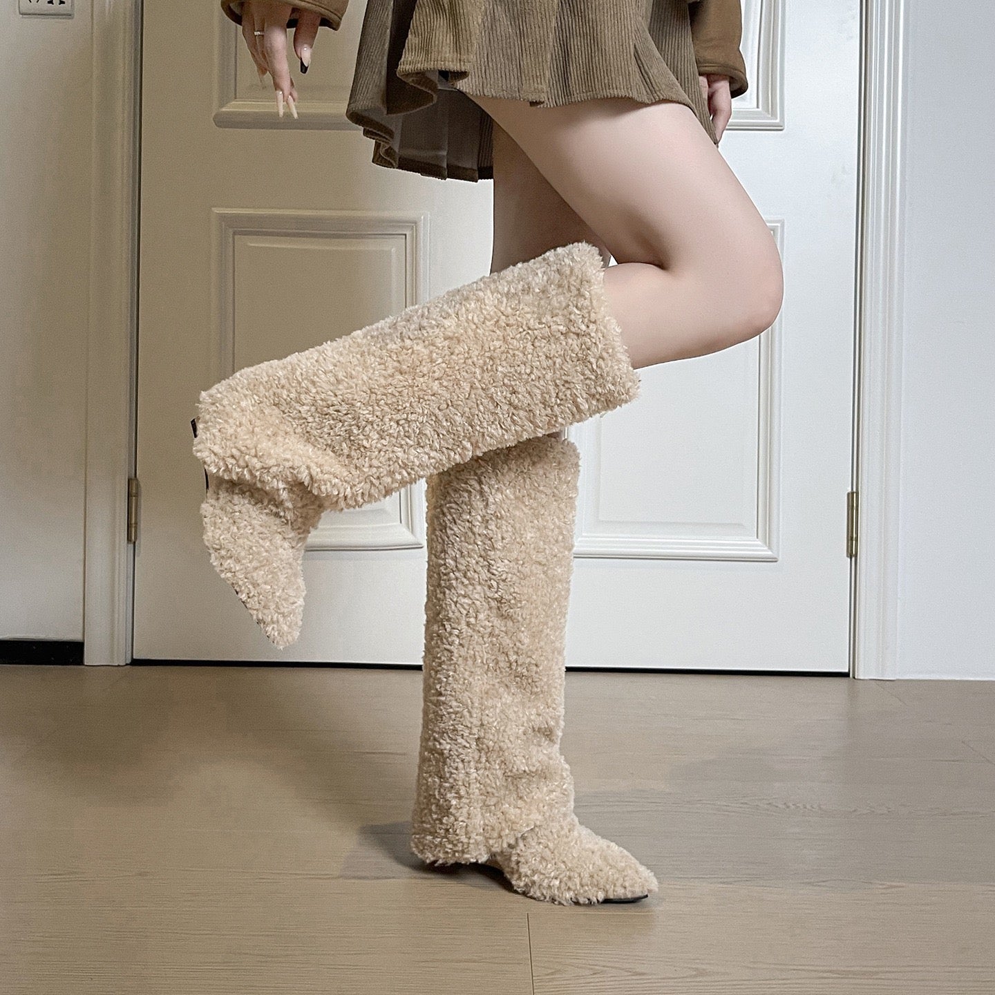 3483 Fashionable Furry Boots