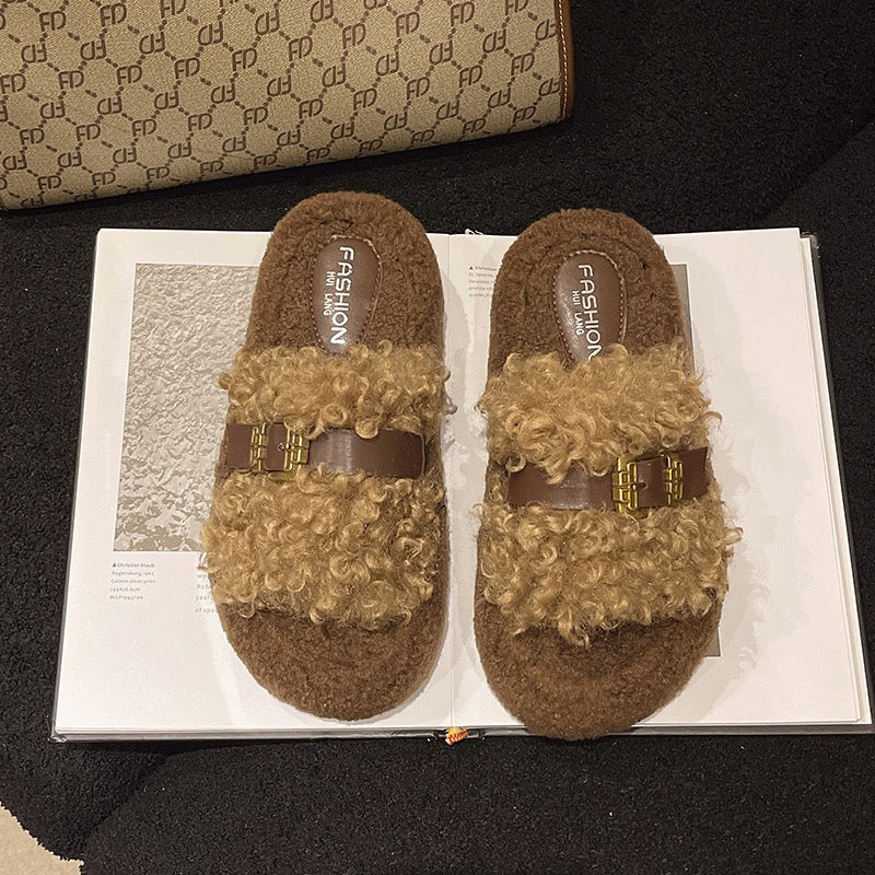 3240 Plush Slippers
