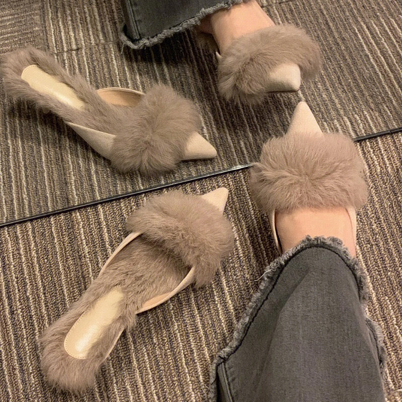 3669 Fur-trimmed high heels