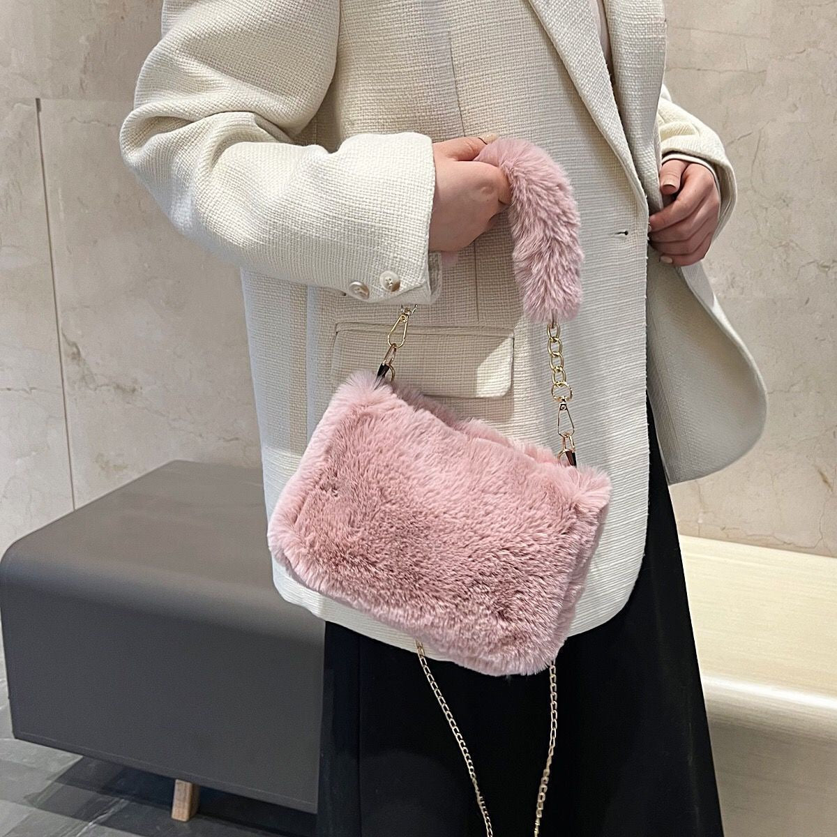 3685 Chic Shoulder Bag
