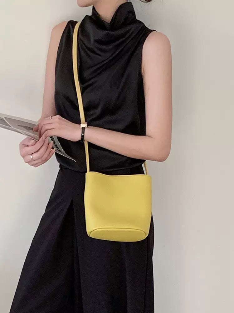 4899Fashionable crossbody bag