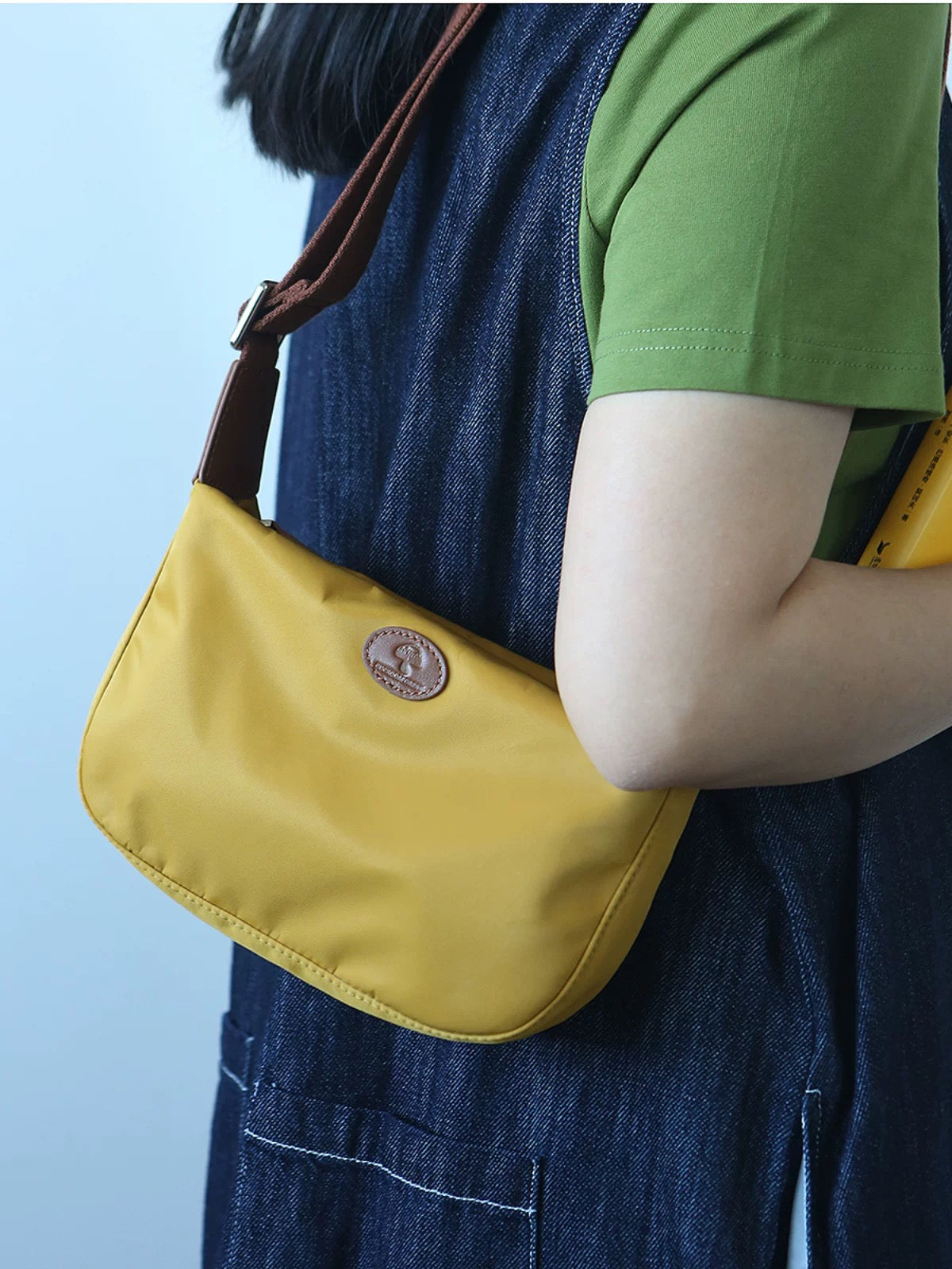 4245 canvas crossbody bag