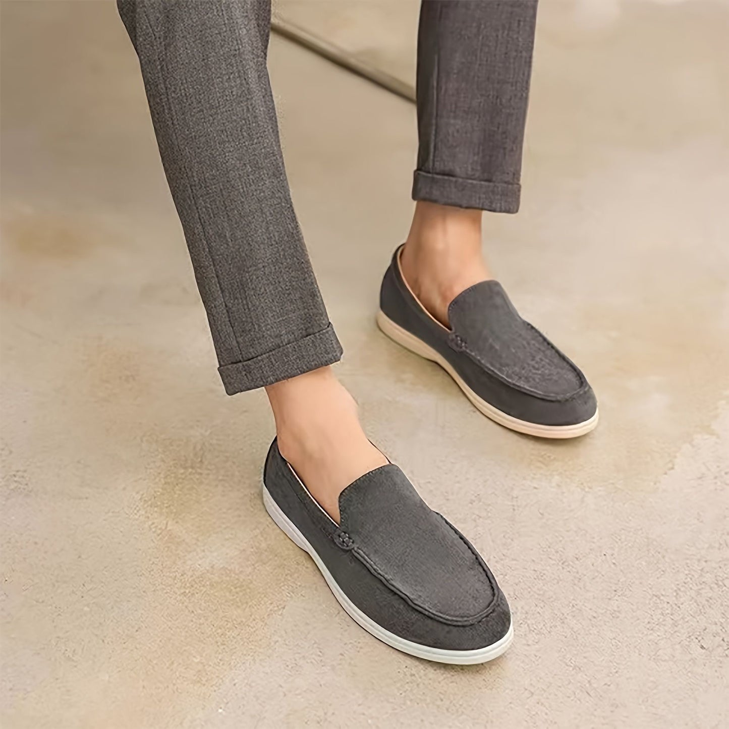 4250 Unisex suede loafers