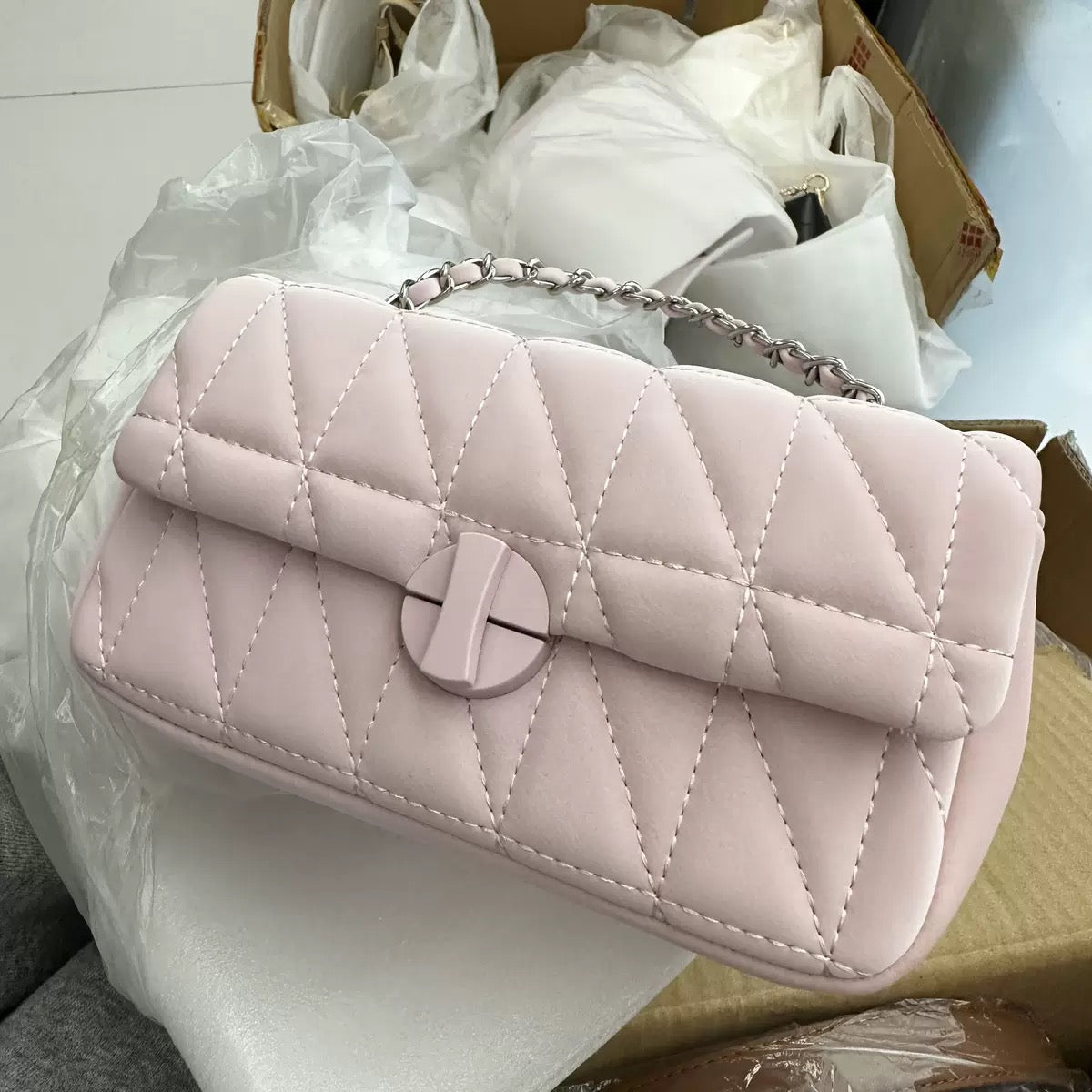 4033 chain shoulder bag