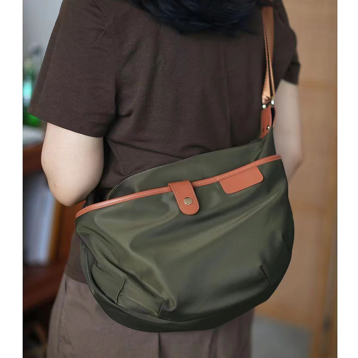 811 canvas waterproof crossbody bag