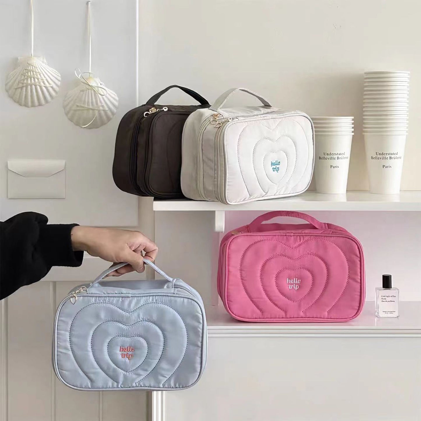2066 portable toiletry bag
