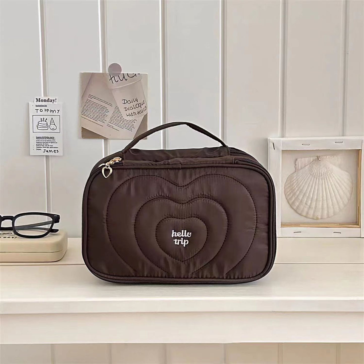 2066 portable toiletry bag
