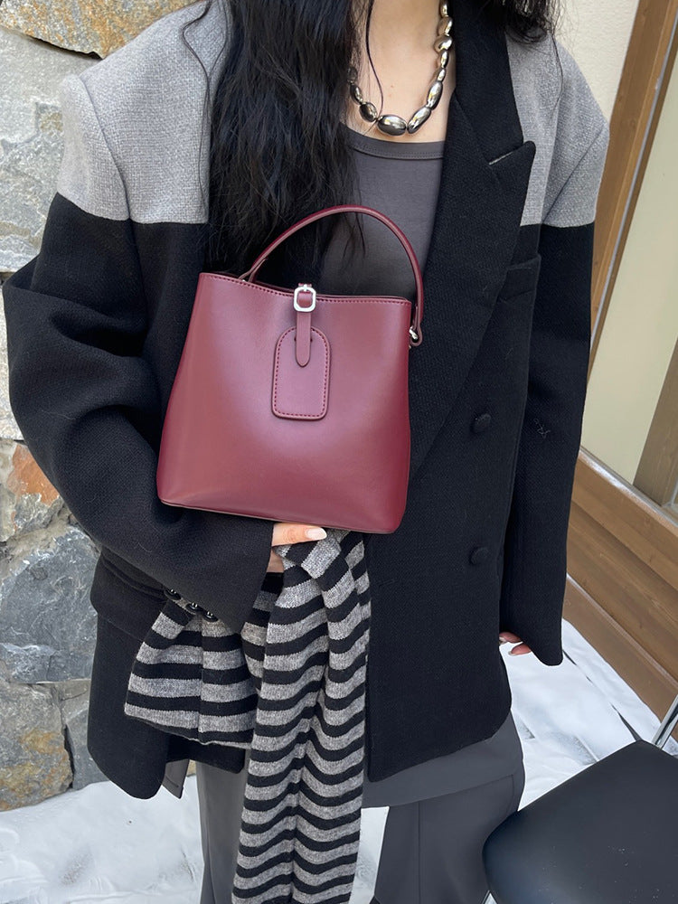 2089 New in cowhide bucket bag