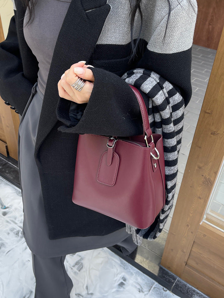 2089 New in cowhide bucket bag