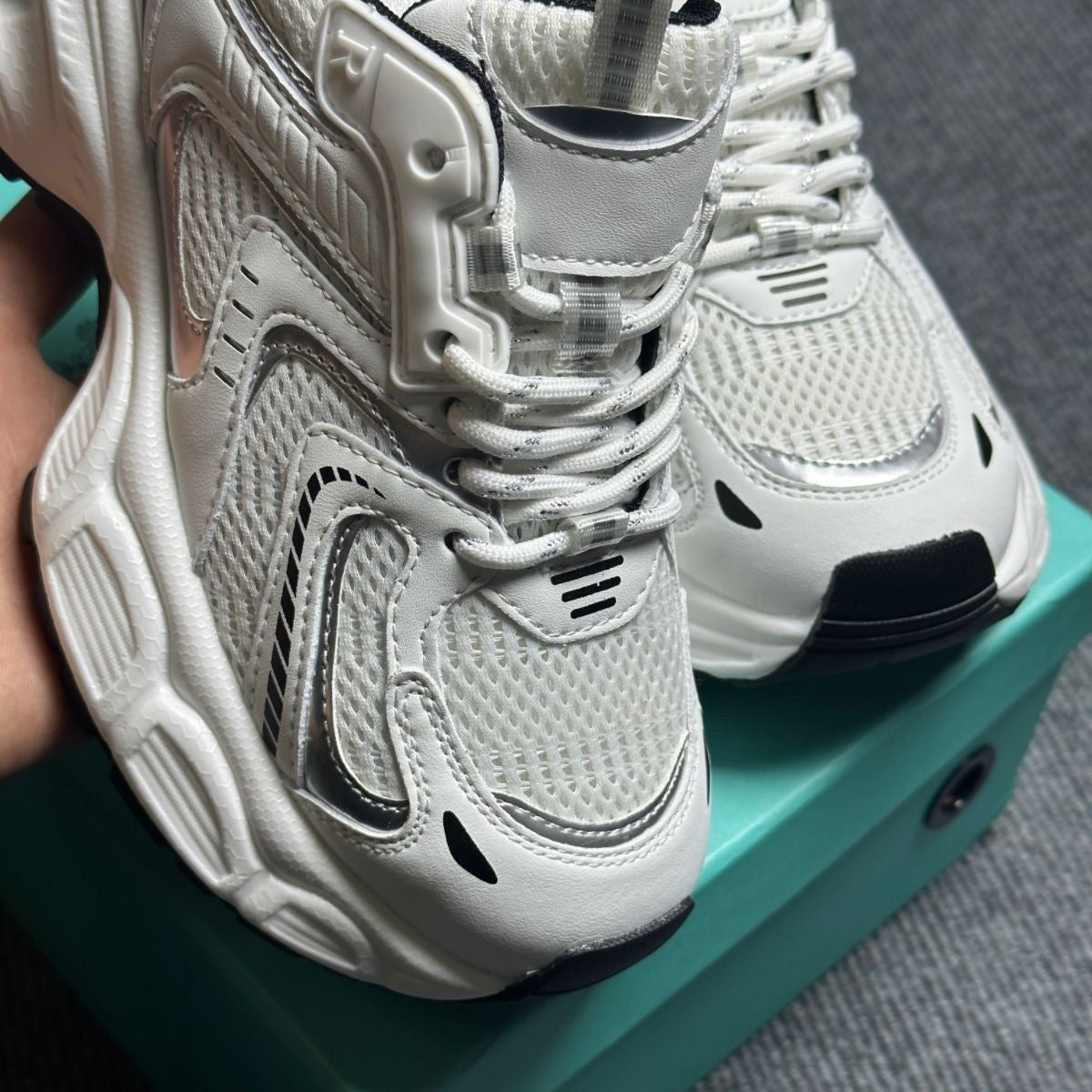 3220 Women's sneakers。