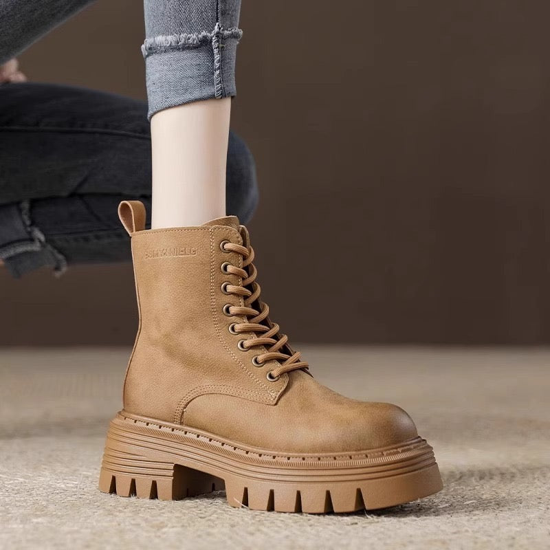 3244 Flat Boots