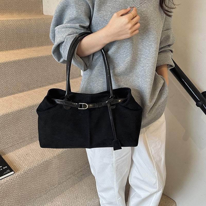 3300 Fashionable handbag