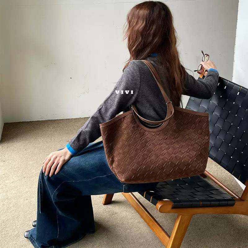 2763 Large woven handbag in suede