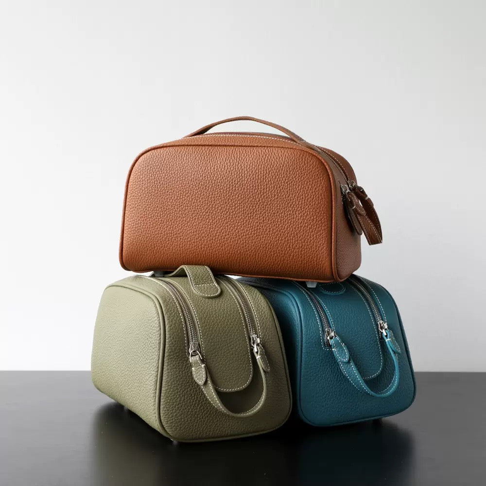 2578 genuine leather portable make up bag
