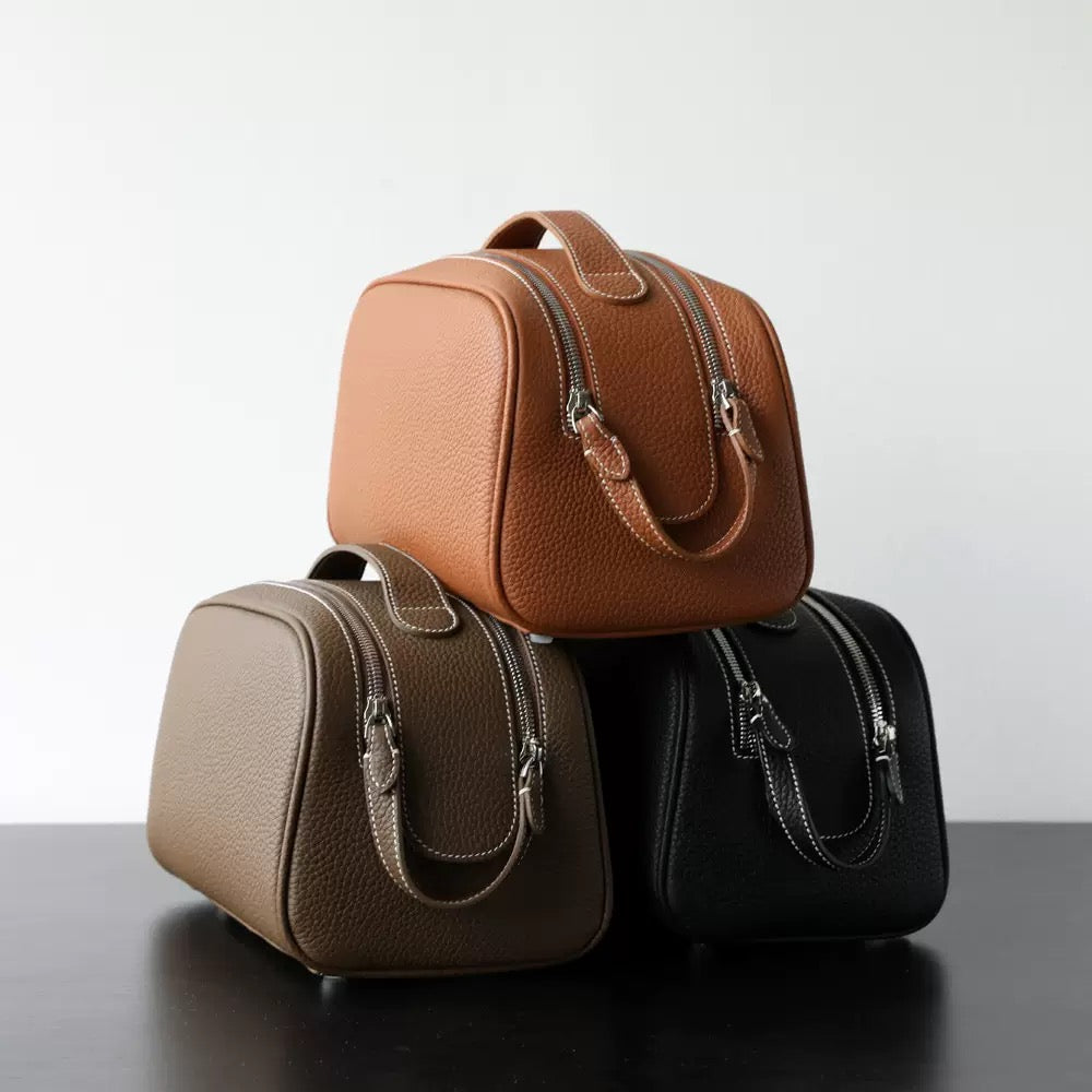 2578 genuine leather portable make up bag