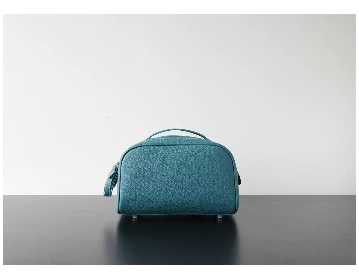 2578 genuine leather portable make up bag