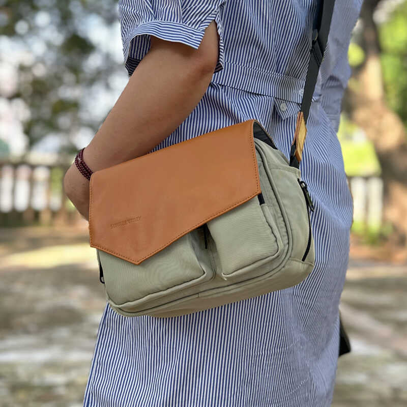 1010 canvas messenger bag
