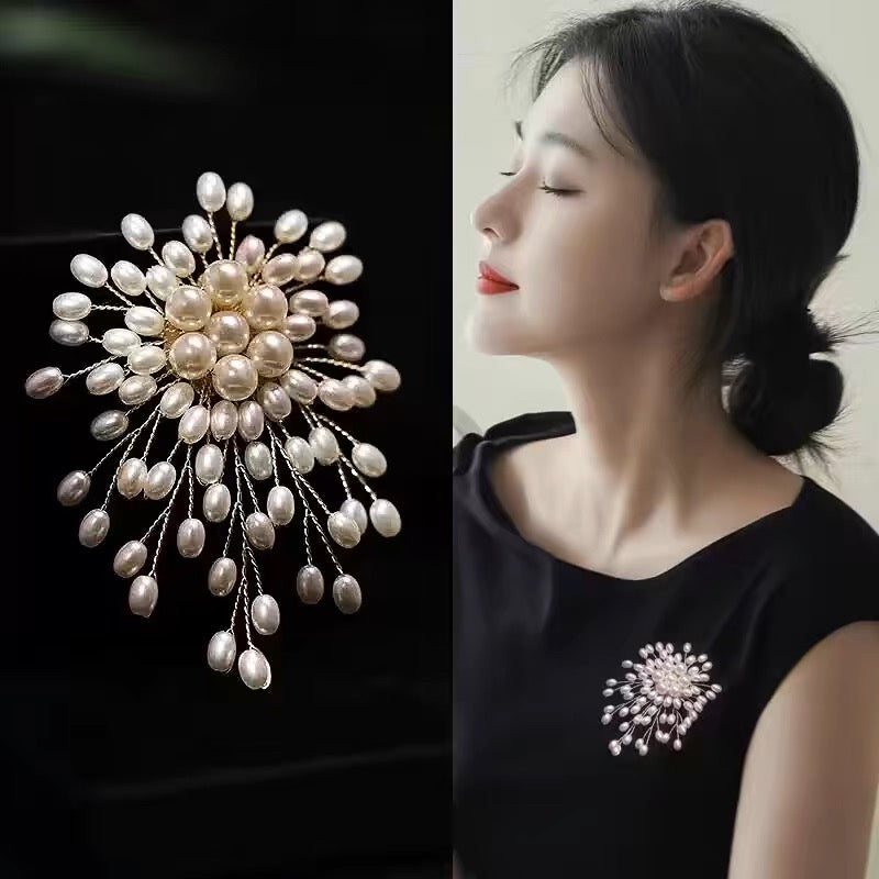 744 Fashion Flower Pearl Brooch