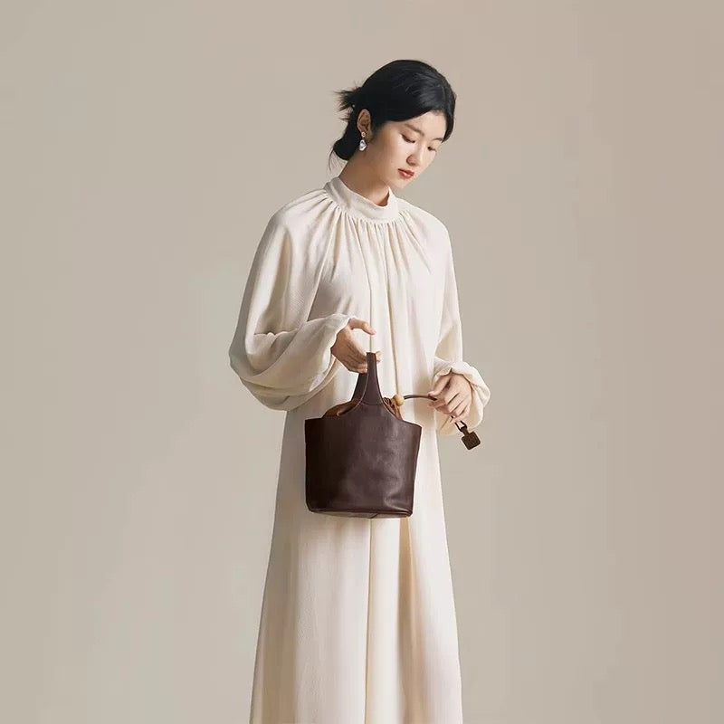 VH5 Classic Leather Handbag