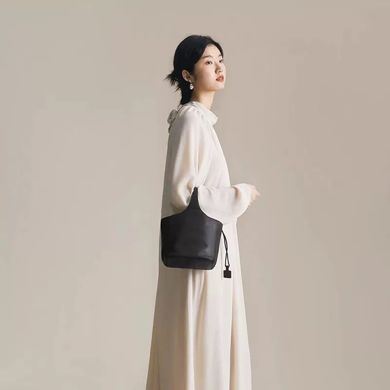 VH5 Classic Leather Handbag