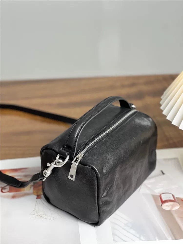678-1 Classic Crossbody Bag