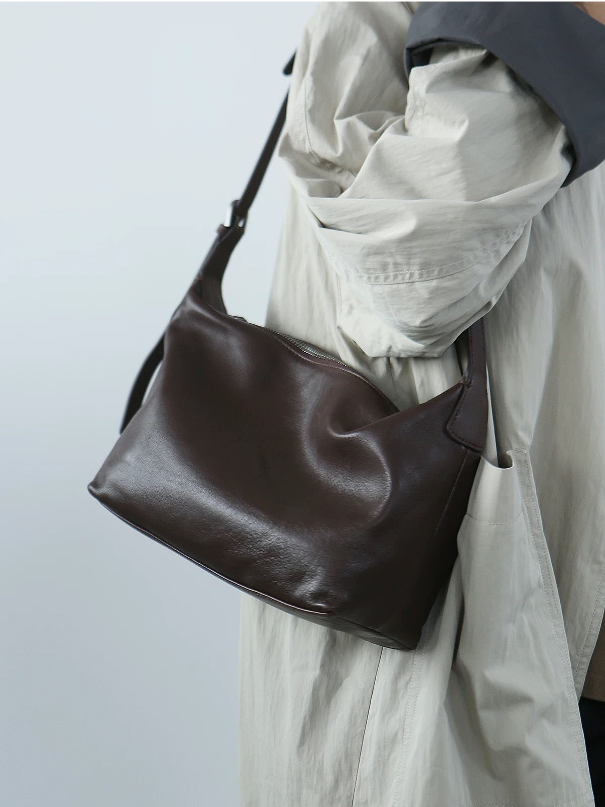D50 Women's Leather Shoulder Bag