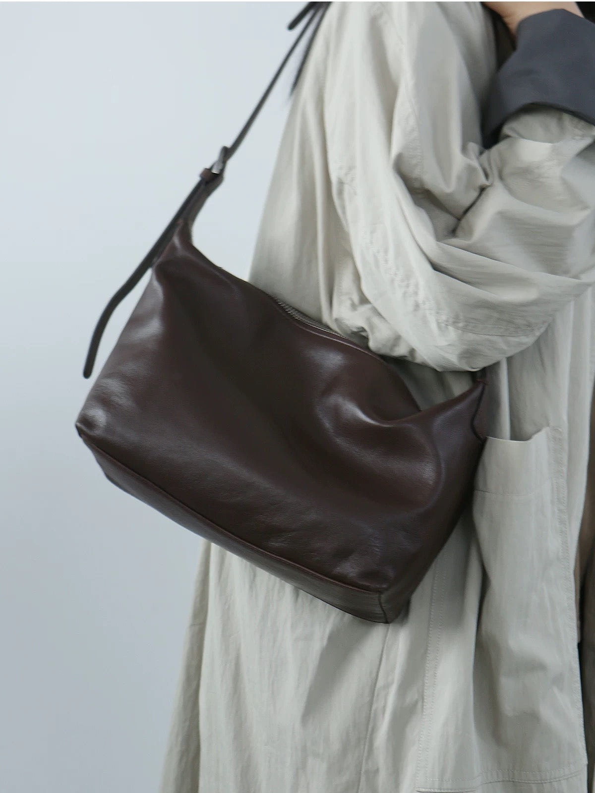 D50 Women's Leather Shoulder Bag
