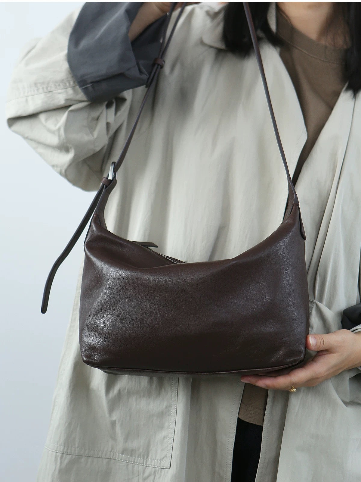 D50 Women's Leather Shoulder Bag