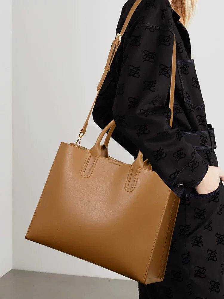 690 Women Tote Bag