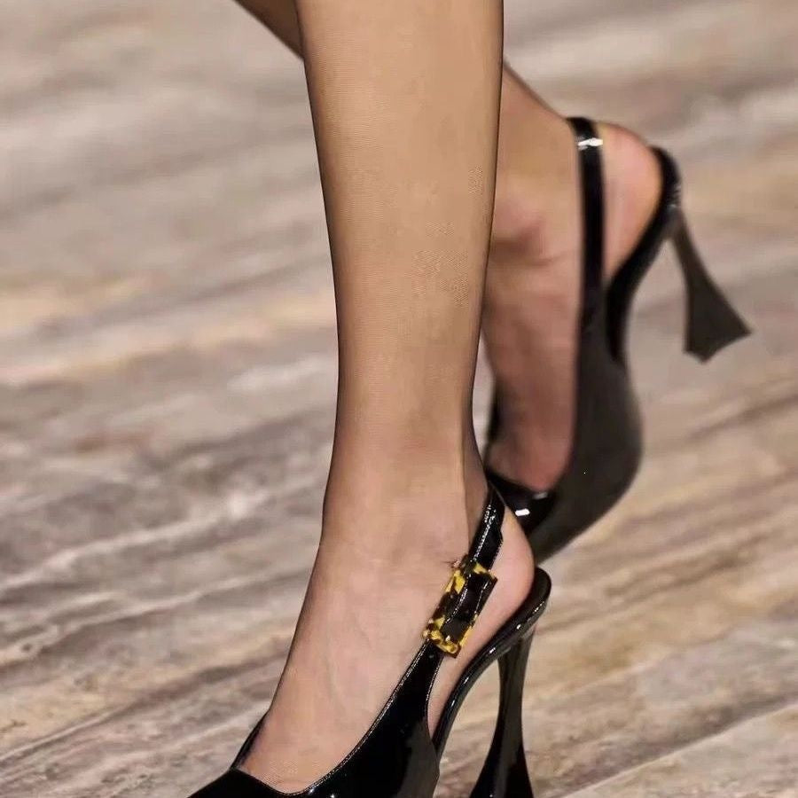4366 patent leather pump