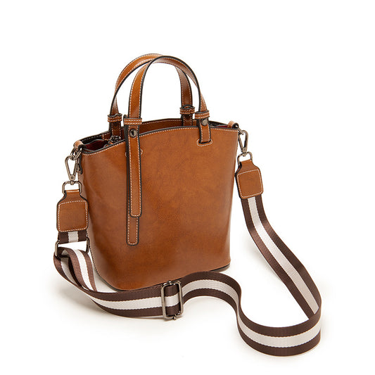 1676 casual leather crossbody bag