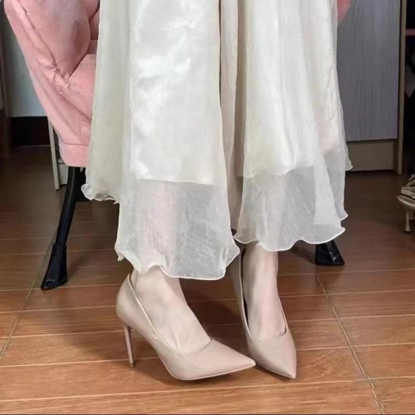 3731 patent leather pointed pump