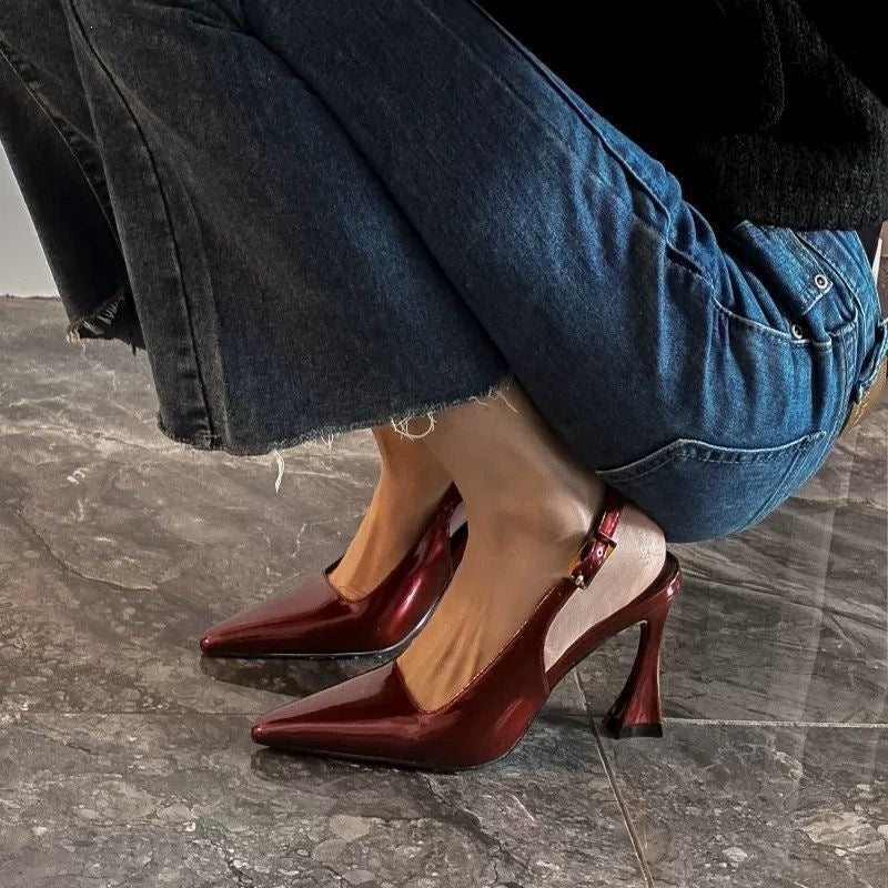 4366 patent leather pump