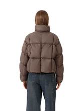 2764 Warm and thick downcoat