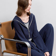 2766  A matching t-shirt and shorts set