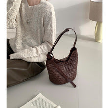 2218 high-end leather bucket handbag