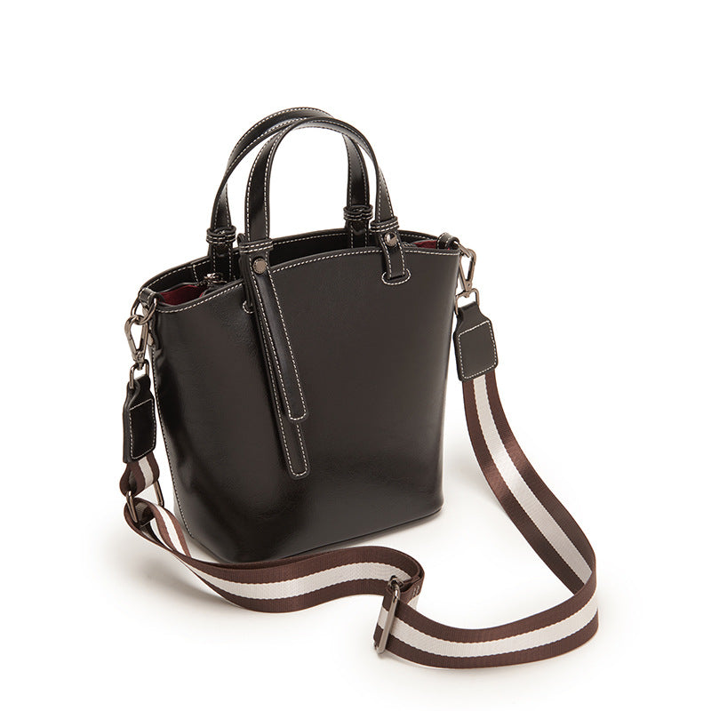 1676 casual leather crossbody bag