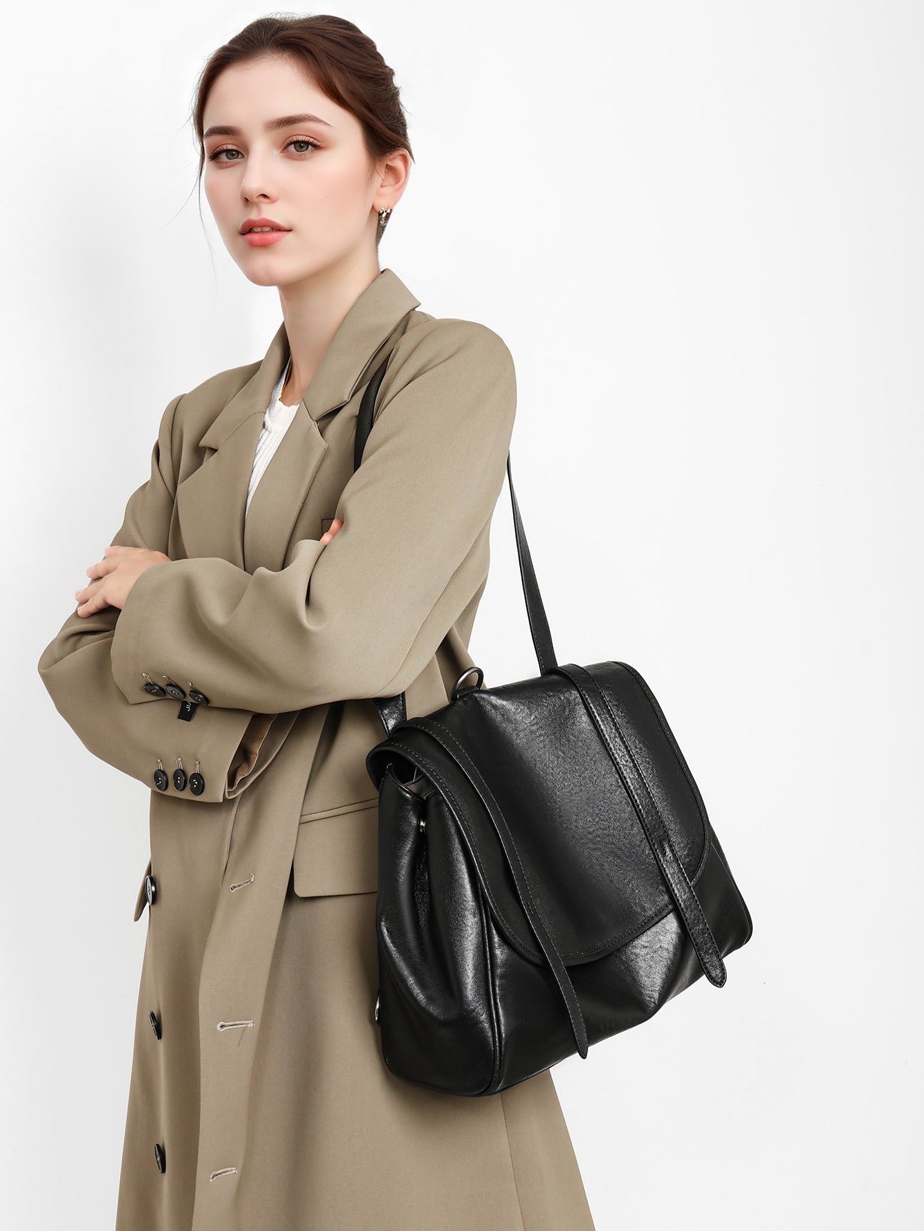 3779 genuine leather leisure backpack