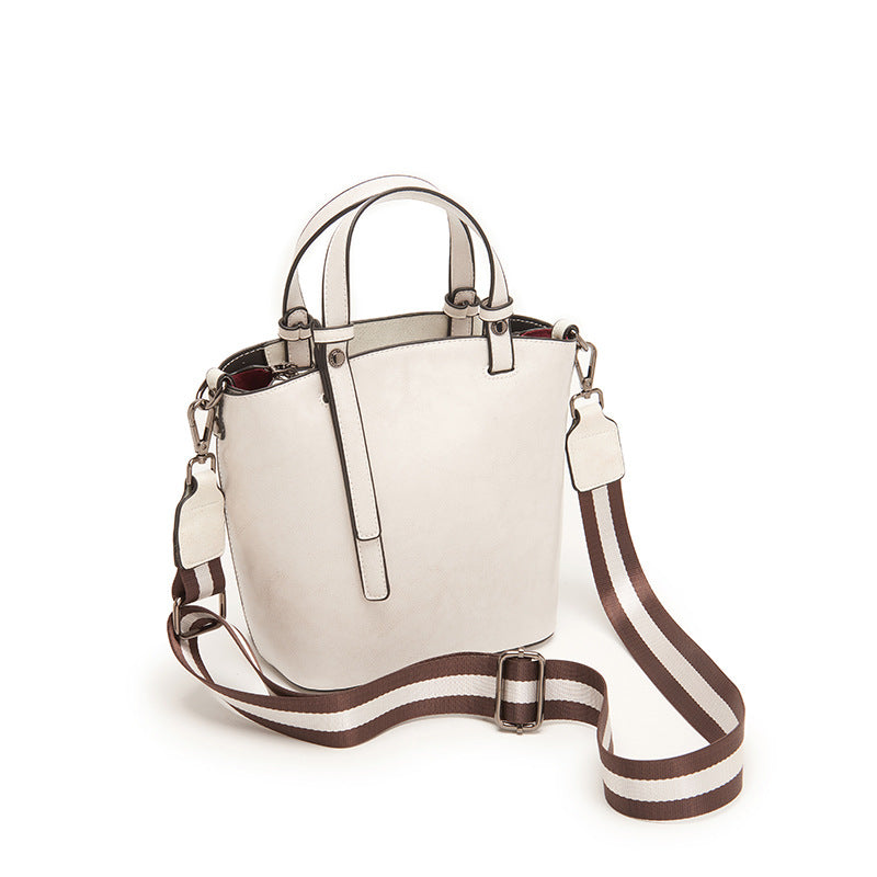 1676 casual leather crossbody bag