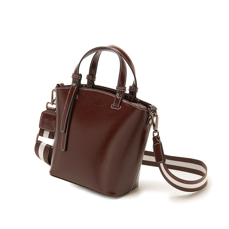 1676 casual leather crossbody bag