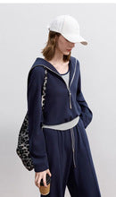 2766  A matching t-shirt and shorts set